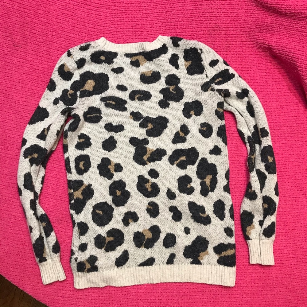 🌟✨SALE!✨🌟  LOFT Cheetah Sweater! - Picture 4 of 5